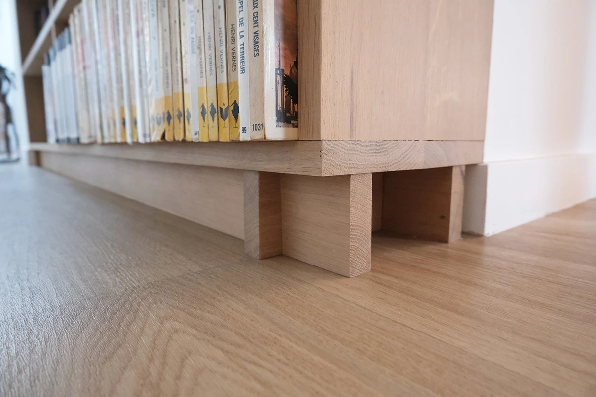 Bibliothèque sur mesure en chêne huilé