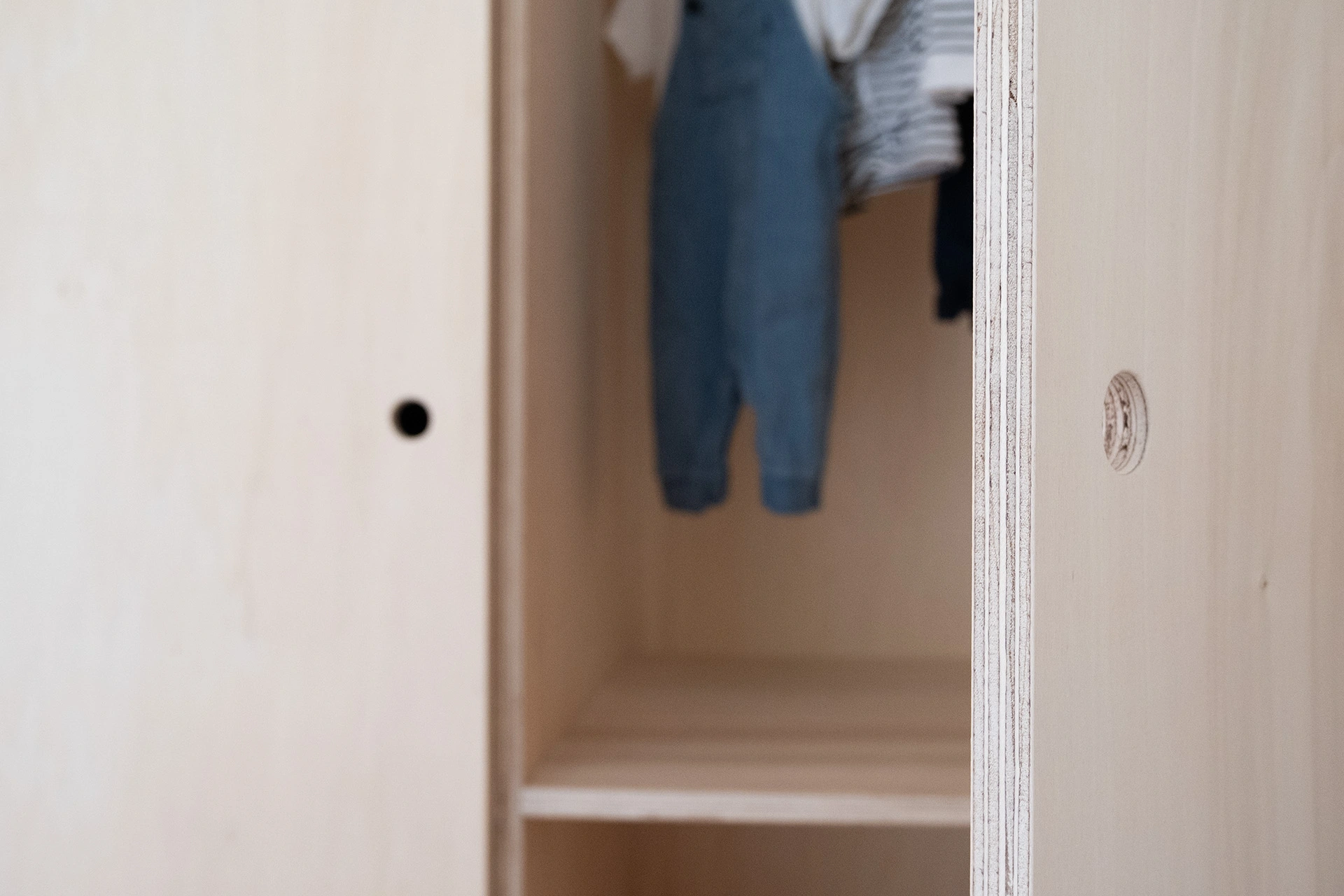 Dressing sur mesure en contraplaqué